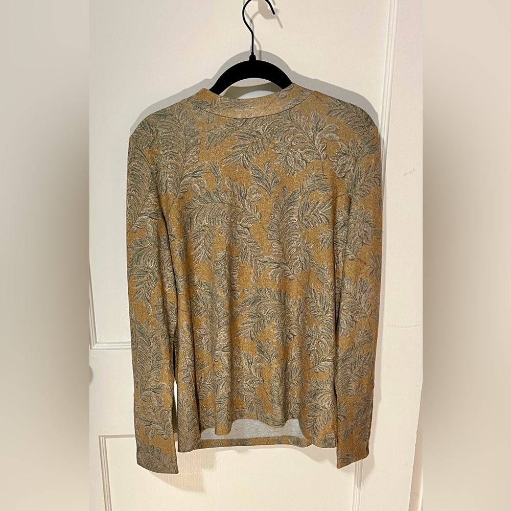 Rafaella Women's Tan and Gray Leaf Pattern Crewneck Top